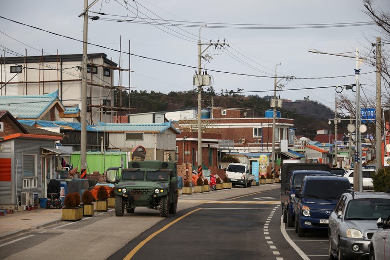 Marinir Korea Selatan berpatroli di Pulau Yeonpyeong, Korea Selatan, 8 Januari 2024. (REUTERS/KIM HONG-JI) Marinir Korea Selatan berpatroli di Pulau Yeonpyeong, Korea Selatan, 8 Januari 2024. (REUTERS/KIM HONG-JI)