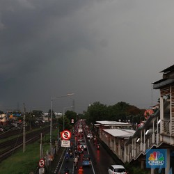 Waspada Langit RI Tertutup Awan, BMKG Kasih Peringatan Siaga