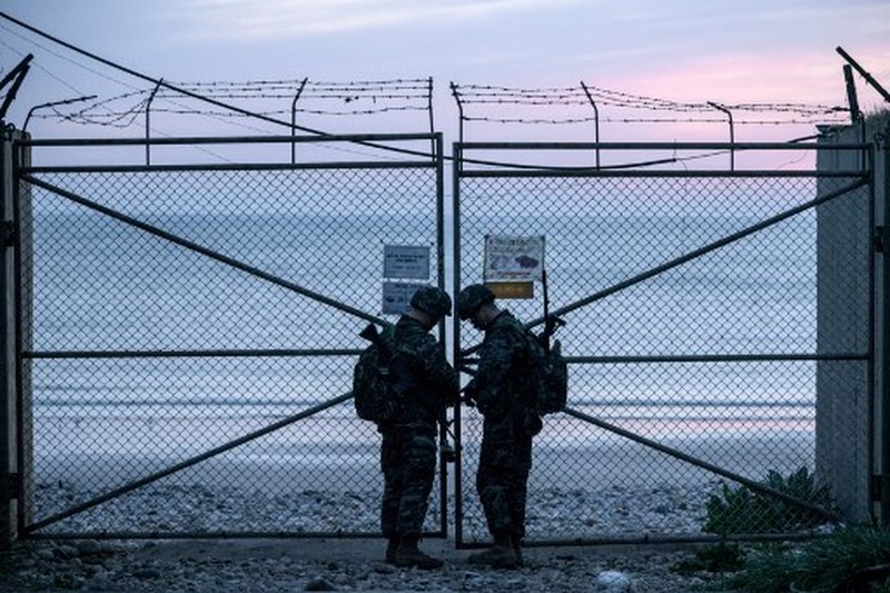 Marinir Korea Selatan berpatroli di Pulau Yeonpyeong, Korea Selatan, 8 Januari 2024. (REUTERS/KIM HONG-JI) Marinir Korea Selatan berpatroli di Pulau Yeonpyeong, Korea Selatan, 8 Januari 2024. (REUTERS/KIM HONG-JI)
