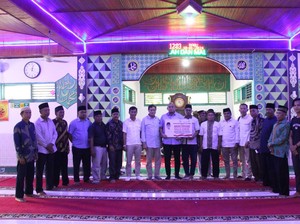 Reses ke Sijunjung, Andre Rosiade Bantu Masjid-Beri Modal pada UMKM
