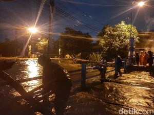 Banjir Terjang Dayeuhkolot Bandung, Warga: Mirip Tsunami