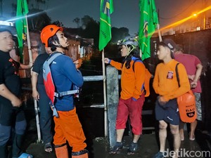 Terpeleset, Bocah SD Hanyut di Aliran Kali Wonotingal Semarang