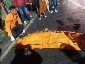 Pemotor Mabuk Tabrak Trotoar di Surabaya, Penumpang Tewas