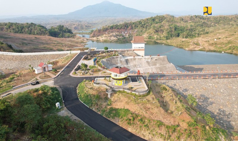 Kementerian Pekerjaan Umum dan Perumahan Rakyat (PUPR) melalui Balai Besar Wilayah Sungai (BBWS) Cimanuk Cisanggarung Direktorat Jenderal Sumber Daya Air telah menyelesaikan pembangunan Bendungan Cipanas di Kabupaten Sumedang, Provinsi Jawa Barat. (Dok: PUPR) Kementerian Pekerjaan Umum dan Perumahan Rakyat (PUPR) melalui Balai Besar Wilayah Sungai (BBWS) Cimanuk Cisanggarung Direktorat Jenderal Sumber Daya Air telah menyelesaikan pembangunan Bendungan Cipanas di Kabupaten Sumedang, Provinsi Jawa Barat. (Dok: PUPR)