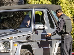 Kendall Jenner-Hailey Bieber Malah Tertawa Ditilang karena Terobos Lampu Merah