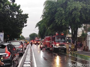 Imbas Kebakaran di Saharjo, Lalin ke Manggarai Dialihkan