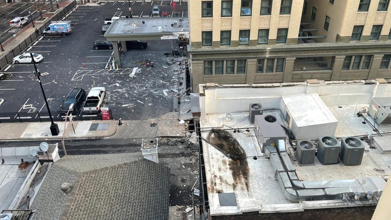 Ledakan mengguncang sebuah hotel bersejarah di Fort Worth, Texas, Amerika Serikat (AS). (Brad Bauer via REUTERS/Brad Bauer)