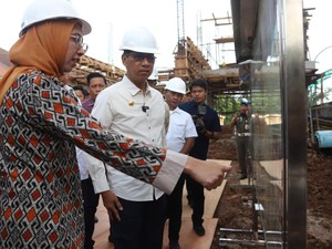 Heru Budi Tinjau Pembangunan Rumah Pompa Kemang, Target Rampung Maret