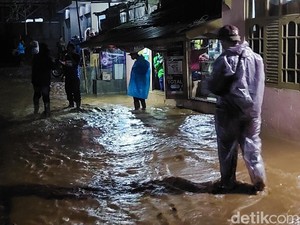 Banjir Lumpur 1,5 Meter Terjang Permukiman Warga Lembang