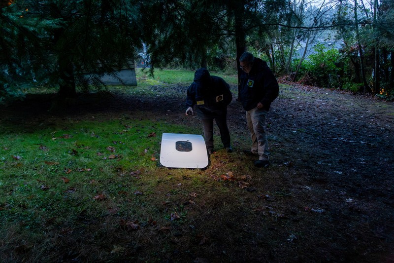 Petugas memeriksa area pintu badan pesawat Alaska Airlines Penerbangan 1282 Boeing 737-9 MAX, yang terlepas dan pesawat melakukan pendaratan darurat, (8/1/2024). (via REUTERS/NTSB) Petugas memeriksa area pintu badan pesawat Alaska Airlines Penerbangan 1282 Boeing 737-9 MAX, yang terlepas dan pesawat melakukan pendaratan darurat, (8/1/2024). (via REUTERS/NTSB)