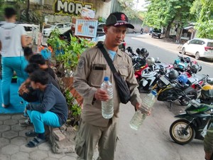 21 Pelajar SMA di Surabaya Terciduk Pesta Miras Sepulang Sekolah