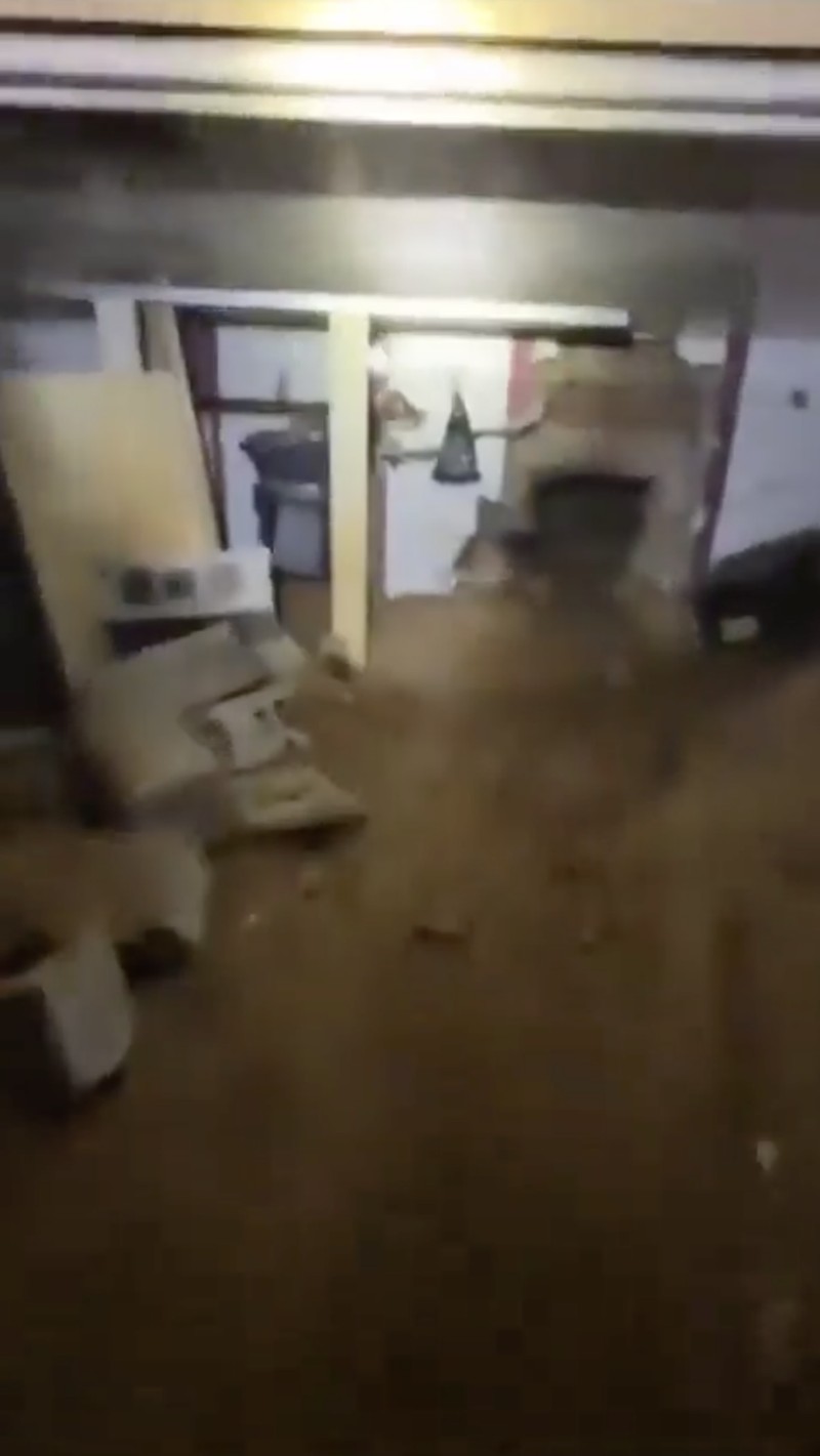 Sebuah sinagoge di Brooklyn, New York, rusak usai sekte Yahudi Hasidic menemukan terowongan bawah tanah yang diduga dibangun oleh jemaat sesat. (Tangkapan Layar Media X @OttawaPatriot88)