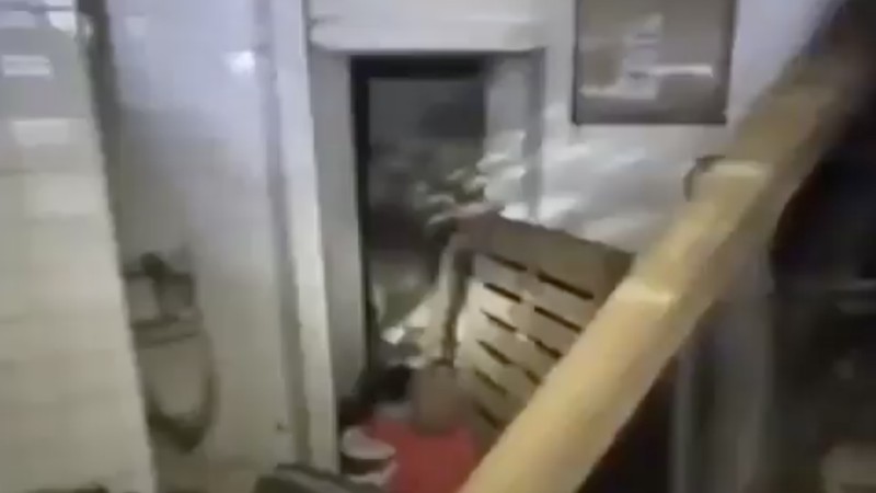 Sebuah sinagoge di Brooklyn, New York, rusak usai sekte Yahudi Hasidic menemukan terowongan bawah tanah yang diduga dibangun oleh jemaat sesat. (Tangkapan Layar Media X @OttawaPatriot88)