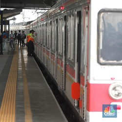 KRL Jabodetabek Bakal Pakai NIK, Ini Kata Menhub Budi Karya