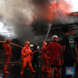Jakarta Butuh 215 Pemadam Kebakaran, Gaji Rp15 Juta Asal Lari 12 Menit