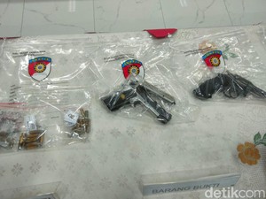 Polisi Amankan 3 Pistol dari Penembak Relawan Prabowo