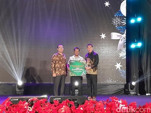 Wawali Berikan Doorprize Rp 10 Juta saat Perayaan Natal di Balai Kota Solo
