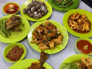5 Warung Seafood Tenda Kaki Lima Ini Sukses Bertahan Puluhan Tahun
