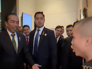 Momen Jokowi Diajak Selebrasi Siuuu ala Cristiano Ronaldo