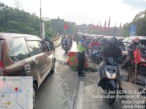 Lalin GDC Depok Macet Imbas Gorong-gorong Rusak, Warga: Makin Parah Aja