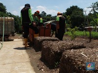 Intip Sampah Kali Ciliwung Disulap Jadi Pupuk & Bahan Bakar