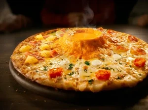 Yummy! Pizza Ini Mirip Gunung Berapi dengan Lava Keju