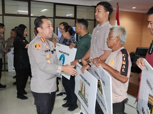 14 Personel Polisi hingga ASN Polres Jaksel Diberi Hadiah Umrah-Wisata Rohani