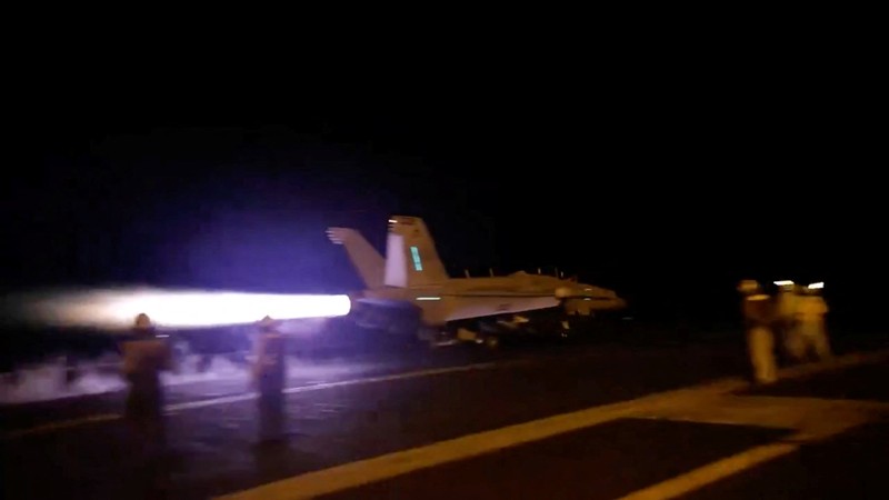 Sebuah pesawat lepas landas s untuk bergabung dengan operasi koalisi pimpinan AS melawan sasaran militer di Yaman. (US Central Command via X/Handout via REUTERS) Sebuah pesawat lepas landas s untuk bergabung dengan operasi koalisi pimpinan AS melawan sasaran militer di Yaman. (US Central Command via X/Handout via REUTERS)