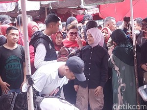 Kunjungi Pasar Ilir Palembang, Atikoh Didatangi Anak Motor Pro-Ganjar