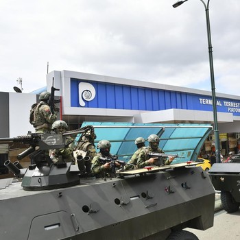 Potret Tank Dimana-mana Buru Kartel Narkoba di Ekuador