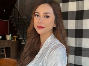 Aura Kasih Ogah Nempel dengan Pasangan: Perempuan Harus Punya Pencapaian