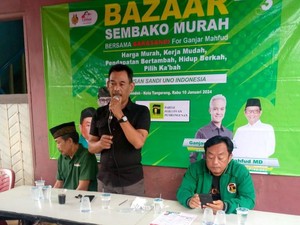 Pendukung Ganjar-Mahfud Gelar Sembako Murah untuk Warga Tangerang