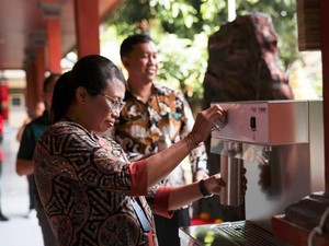 Kurangi Konsumsi Air Kemasan, Mesin Canggih Asal Jerman Dipasang di 2 SD