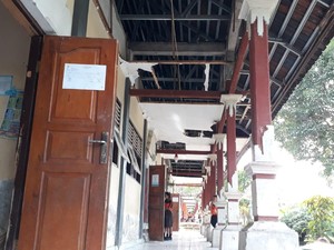 Gedung SD di Jembrana Rusak Parah, Siswa Belajar di Perpustakaan