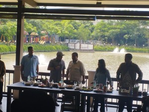 Makan Siang Bareng Nelayan-Pengemudi Bentor di Medan, Ini Pesan Prabowo