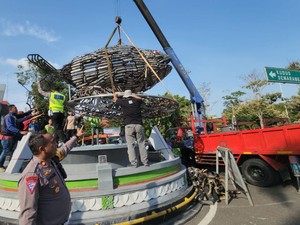 Uniknya Tugu Bandeng Pati, Dibikin dari 4.031 Knalpot Brong