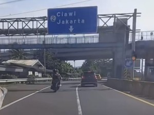 Pemotor Nyelonong Masuk Tol Jagorawi Hendak ke Puncak Tak Punya SIM