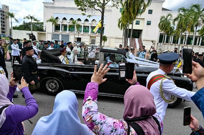 Acara resepsi pernikahan Pangeran Mateen dan Anisha Isa-Kalebic. (Dok. rtbgo.bn) Acara resepsi pernikahan Pangeran Mateen dan Anisha Isa-Kalebic. (Dok. rtbgo.bn)