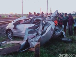 Kecelakaan KA Gaya Baru Vs Agya di Prambanan, 2 Penumpang Mobil Tewas