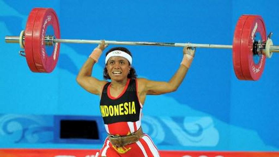 Legenda atlet angkat besi Indonesia, Lisa Rumbewas (JUNG YEON-JE / AFP)