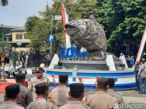 Melihat Tugu Bandeng dari Knalpot Brong Sitaan di Pati yang Viral