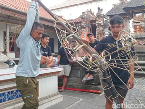Persiapan Malam Pengerupukan, Sekaa Teruna di Denpasar Mulai Buat Ogoh-Ogoh