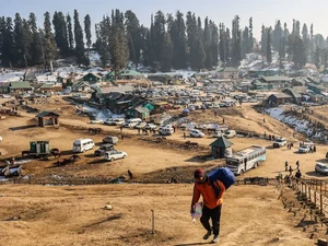 Resor Ski Tertinggi di Dunia Kehilangan Salju
