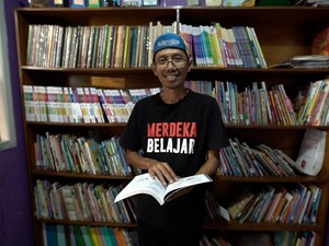 Kampung Buku, Buah Dendam Edi Dimyati