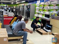 Smart TV di Transmart Diserbu, Pembeli Ngaku Hemat Rp 2 Jutaan!