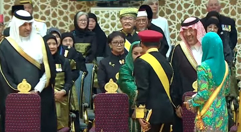 Presiden Joko Widodo menghadiri resepsi pernikahan Pangeran Mateen dan Anisha Isa-Kalebic. (Dok. rtbgo.bn) Presiden Joko Widodo menghadiri resepsi pernikahan Pangeran Mateen dan Anisha Isa-Kalebic. (Dok. rtbgo.bn)