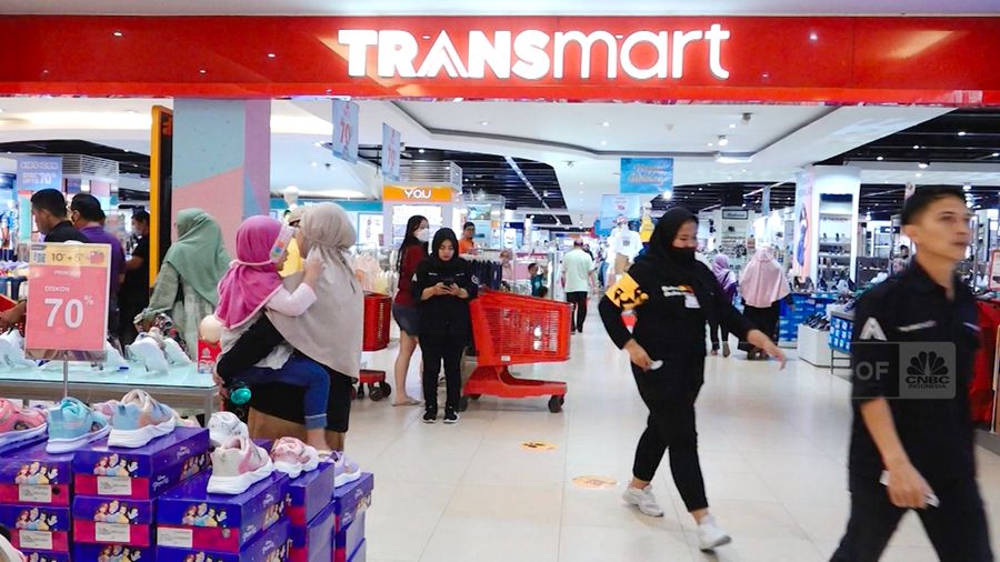 Warga Depok Serbu Transmart Full Day Sale