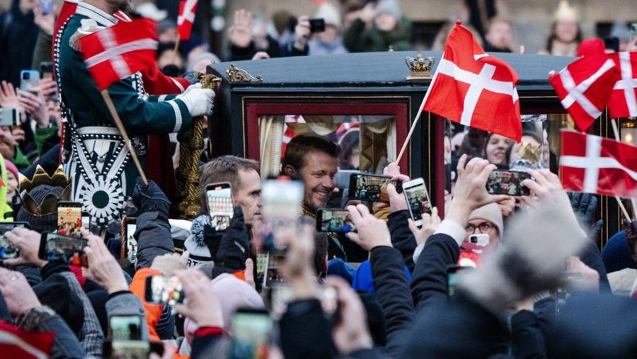 Frederik dinobatkan jadi raja Denmark. (Thomas Traasdahl / Ritzau Scanpix / AFP)