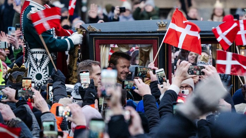 Frederik dinobatkan jadi raja Denmark. (Thomas Traasdahl / Ritzau Scanpix / AFP)