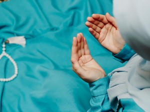 Doa Awal Tahun Dibaca Berapa Kali? Berikut Ketentuan dan Bacaan Lengkapnya